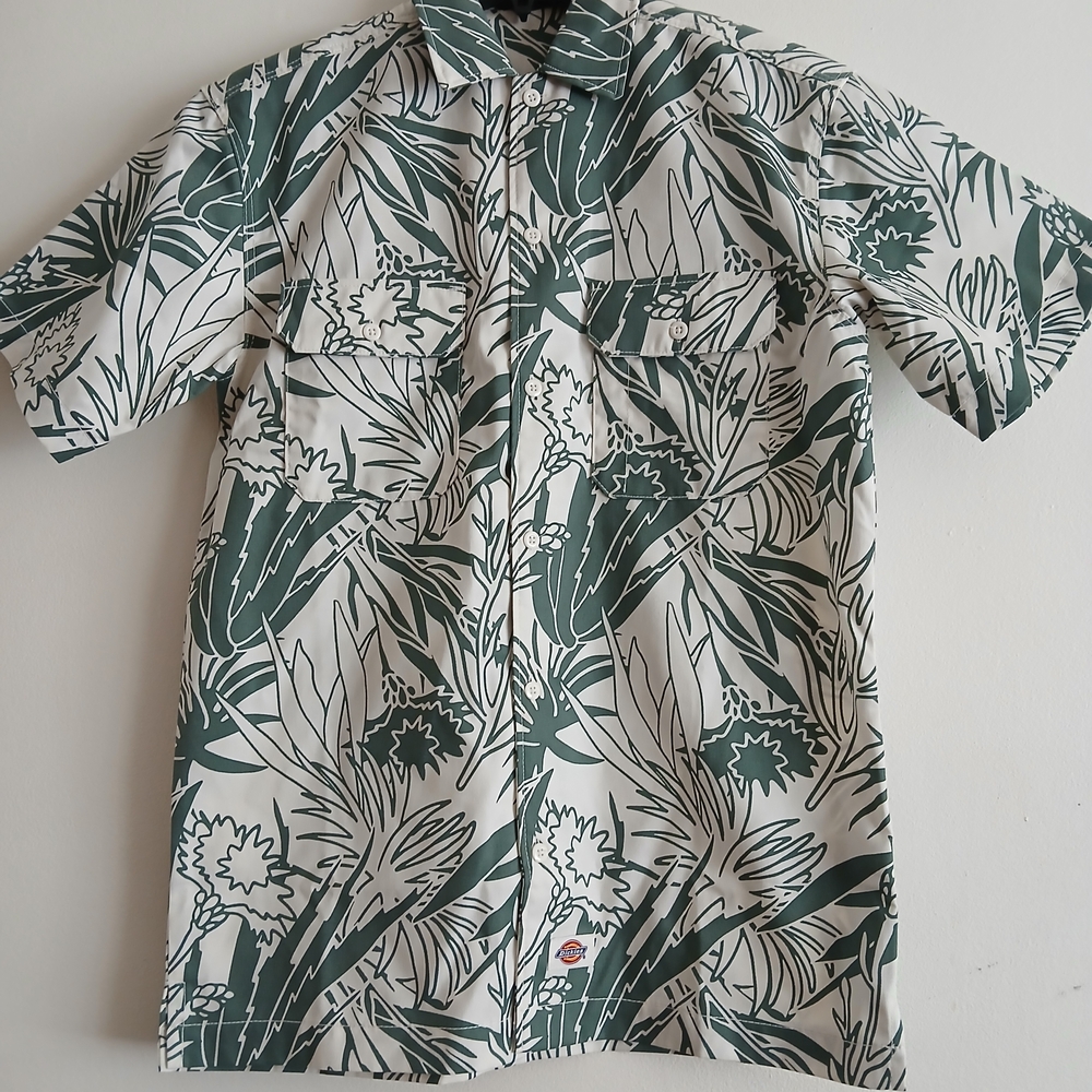 Dickies Green Leaf Print Shirt Size S/P New Without Tag $35